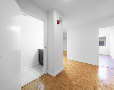 1601 N Fuller Avenue - Photo Thumbnail 5