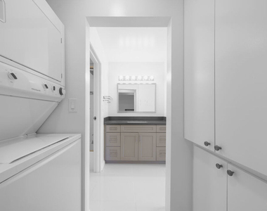 1601 N Fuller Avenue - Photo Thumbnail 9