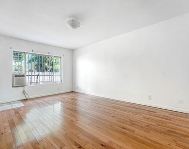 1427 N Martel Avenue - Photo Thumbnail 8
