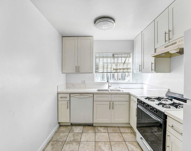 1427 N Martel Avenue - Photo Thumbnail 4