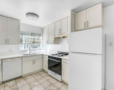 1427 N Martel Avenue - Photo Thumbnail 3