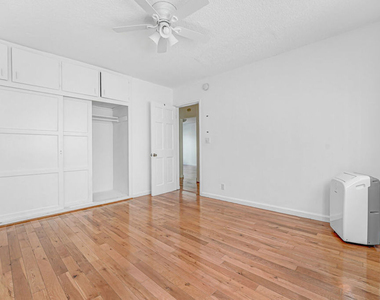 1427 N Martel Avenue - Photo Thumbnail 7