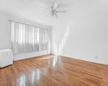 1427 N Martel Avenue - Photo Thumbnail 9