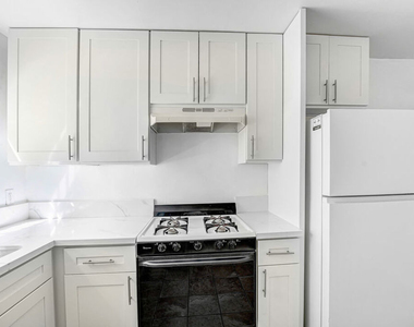 1427 N Martel Avenue - Photo Thumbnail 5