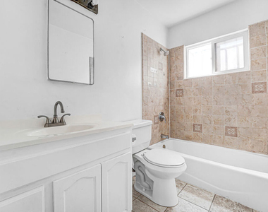 1427 N Martel Avenue - Photo Thumbnail 10