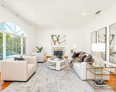 109 N Maple Drive - Photo Thumbnail 1