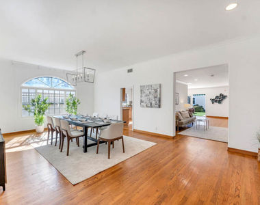 109 N Maple Drive - Photo Thumbnail 2