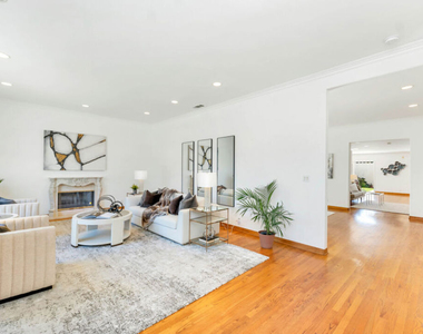 109 N Maple Drive - Photo Thumbnail 4