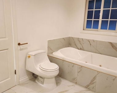 109 N Maple Drive - Photo Thumbnail 9