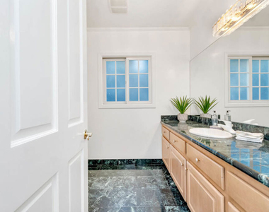 109 N Maple Drive - Photo Thumbnail 12