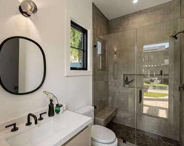 5124 Calvin Avenue - Photo Thumbnail 33