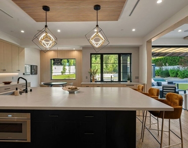 5124 Calvin Avenue - Photo Thumbnail 11