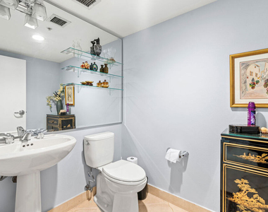13700 Marina Pointe Drive - Photo Thumbnail 14