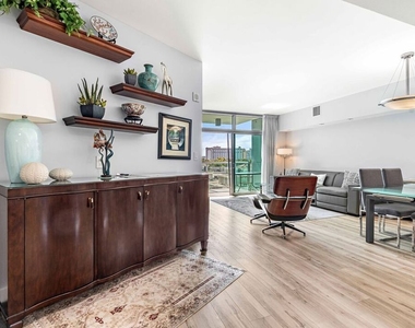 13700 Marina Pointe Drive - Photo Thumbnail 2