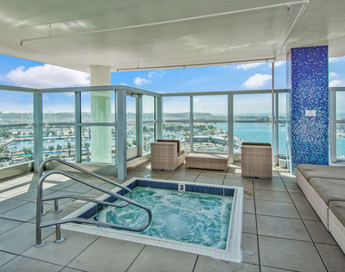 13700 Marina Pointe Drive - Photo Thumbnail 28