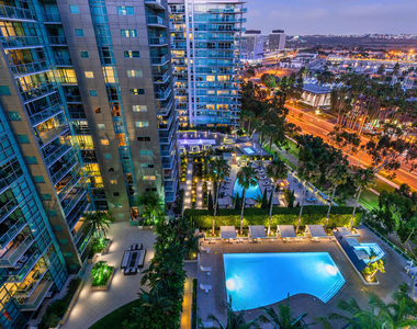 13700 Marina Pointe Drive - Photo Thumbnail 24