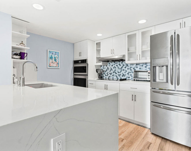 13700 Marina Pointe Drive - Photo Thumbnail 1