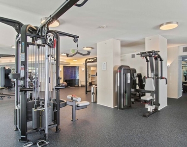 13700 Marina Pointe Drive - Photo Thumbnail 35