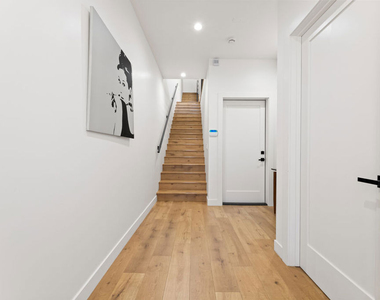 5118 Laurel Canyon - Photo Thumbnail 6