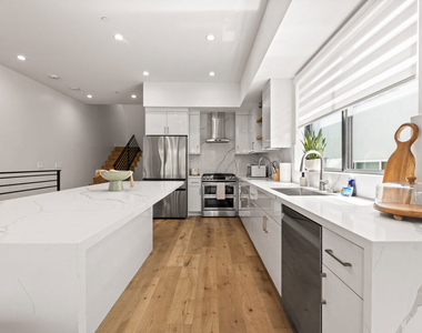 5118 Laurel Canyon - Photo Thumbnail 8