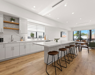 5118 Laurel Canyon - Photo Thumbnail 1