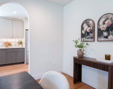6417 Lindenhurst Avenue - Photo Thumbnail 11