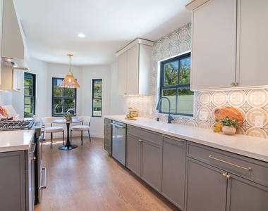 6417 Lindenhurst Avenue - Photo Thumbnail 13