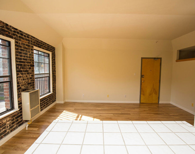 361 S Detroit Street - Photo Thumbnail 2