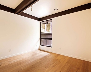 5649 Valley Oak Drive - Photo Thumbnail 34