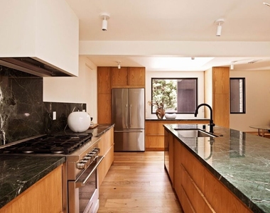 5649 Valley Oak Drive - Photo Thumbnail 18