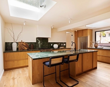 5649 Valley Oak Drive - Photo Thumbnail 15