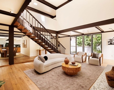 5649 Valley Oak Drive - Photo Thumbnail 4