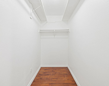 10757 Hortense Street - Photo Thumbnail 12