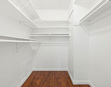 10757 Hortense Street - Photo Thumbnail 16