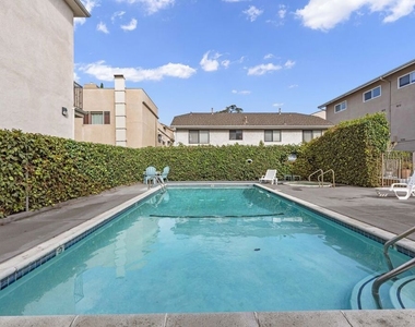 10757 Hortense Street - Photo Thumbnail 23