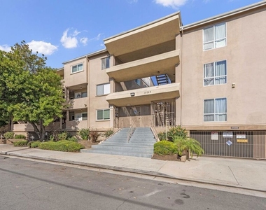 10757 Hortense Street - Photo Thumbnail 25