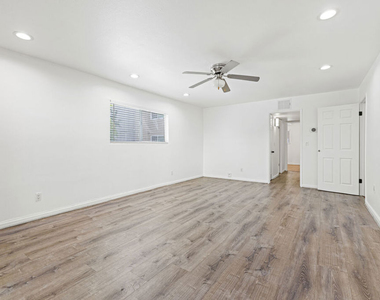 10757 Hortense Street - Photo Thumbnail 10