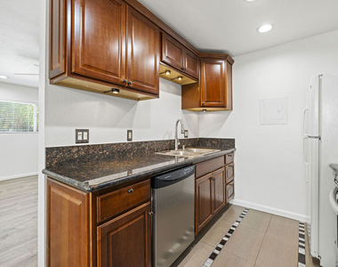 10757 Hortense Street - Photo Thumbnail 6