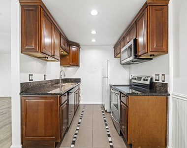 10757 Hortense Street - Photo Thumbnail 5