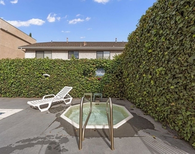 10757 Hortense Street - Photo Thumbnail 24