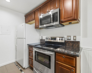 10757 Hortense Street - Photo Thumbnail 7