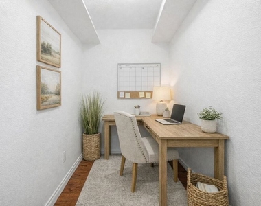 10757 Hortense Street - Photo Thumbnail 11