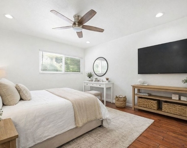 10757 Hortense Street - Photo Thumbnail 13