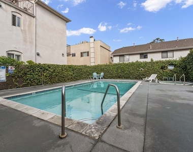 10757 Hortense Street - Photo Thumbnail 22