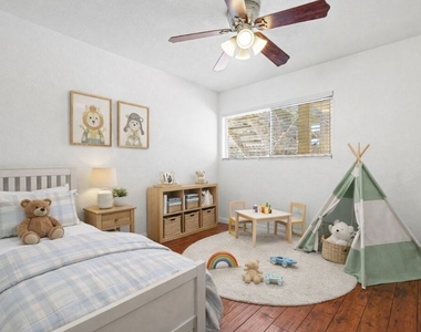 10757 Hortense Street - Photo Thumbnail 18