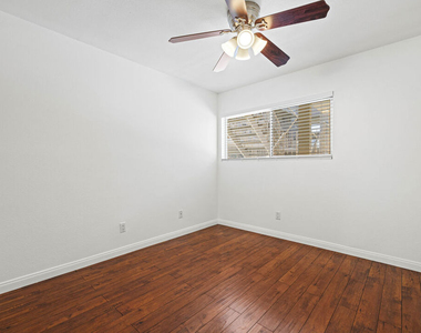10757 Hortense Street - Photo Thumbnail 19