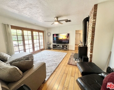 22839 Oxnard Street - Photo Thumbnail 21