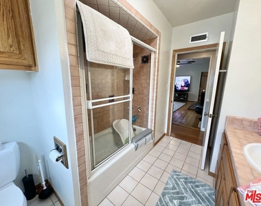 22839 Oxnard Street - Photo Thumbnail 26