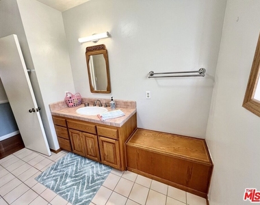 22839 Oxnard Street - Photo Thumbnail 27