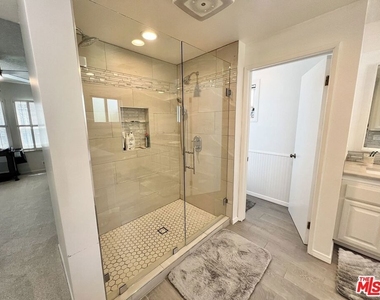 22839 Oxnard Street - Photo Thumbnail 36
